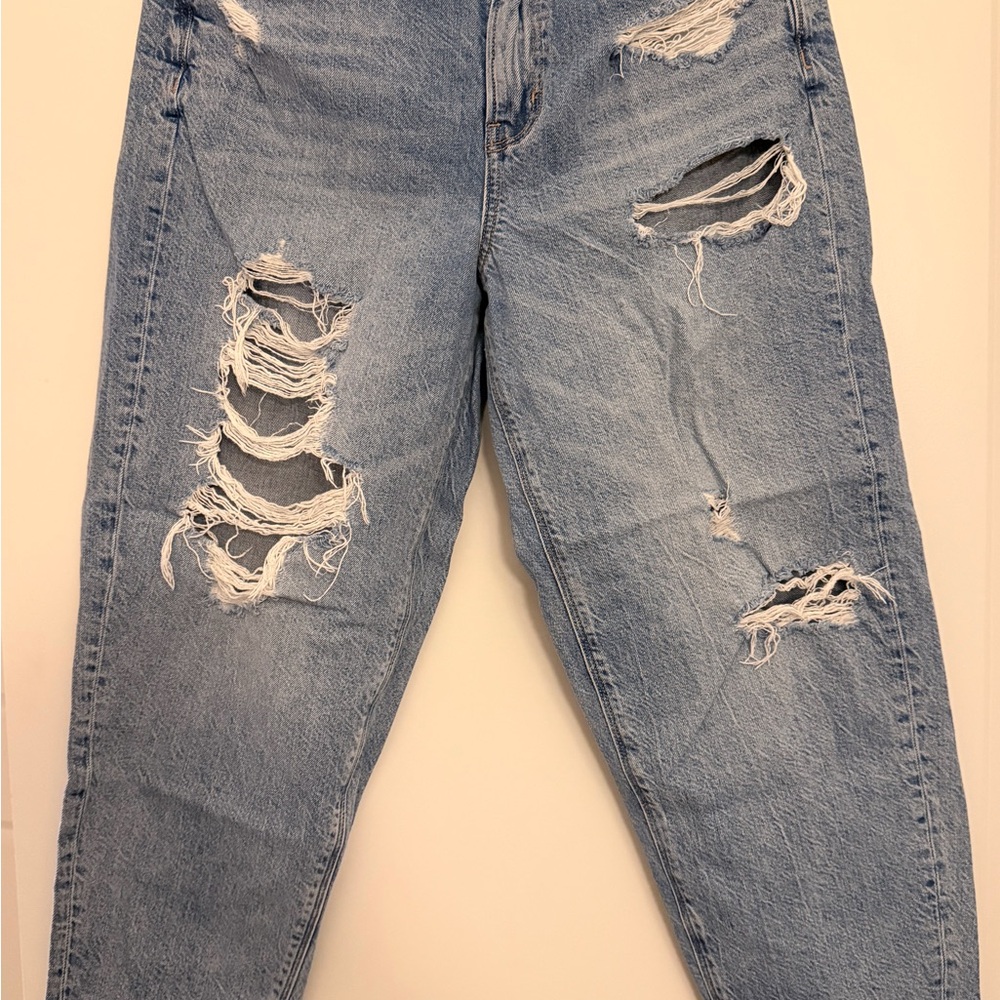 American Eagle Outfitters Light Blue Distressed Boyfriend Jeans